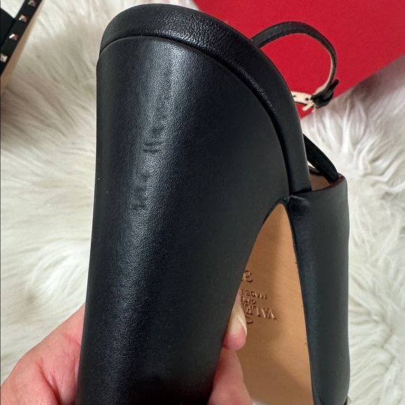 Valentino Garavani Black Rock Studded Ankle Strap Leather Heels 7.5/ 37.5 NWT - Picture 6 of 12